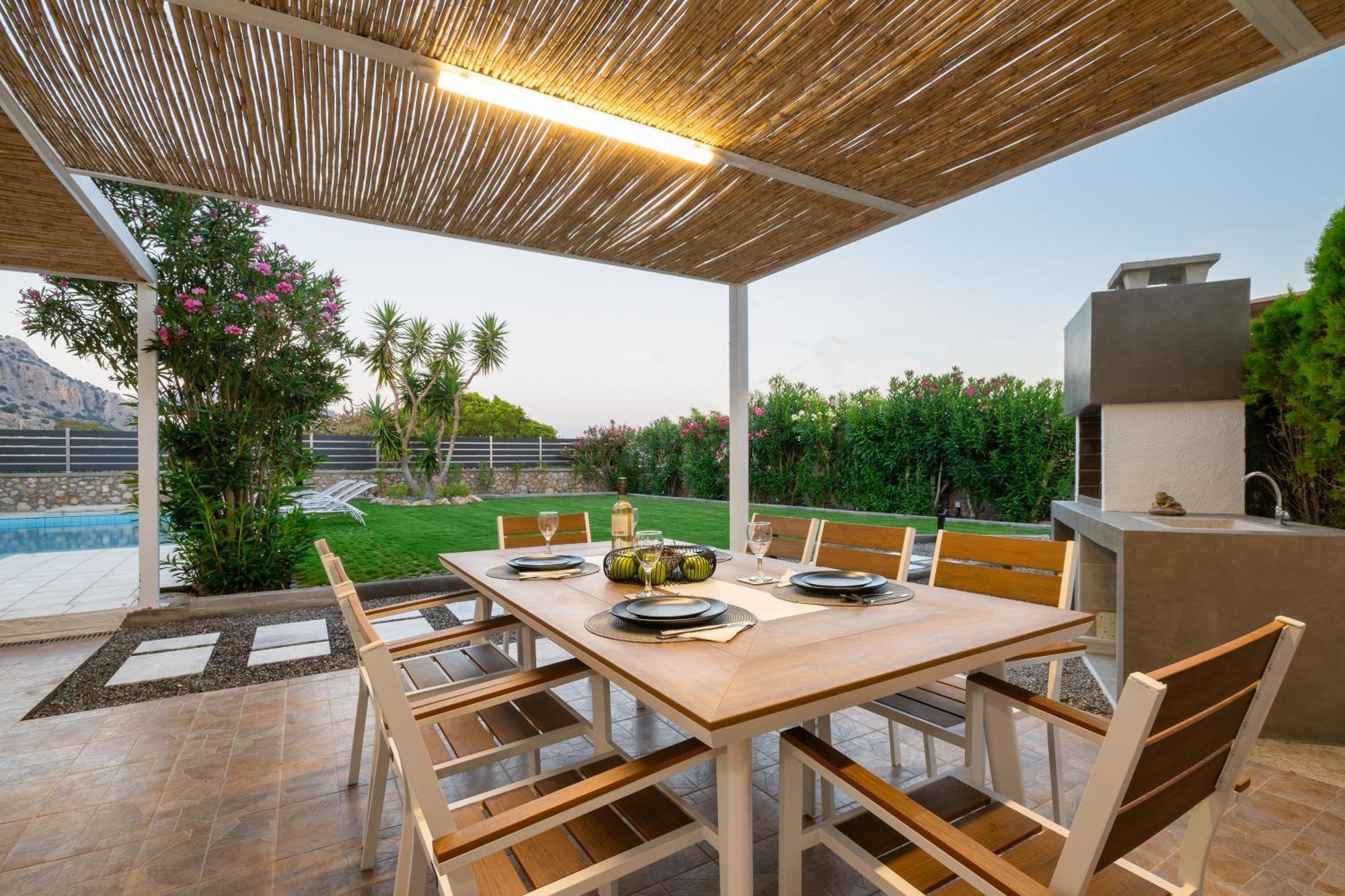 Villa Mariani II - In Lothiarika, Newly Renovated June 2024, Private Pool, Lindos 10 Min, Beach 120M Lardos Luaran gambar
